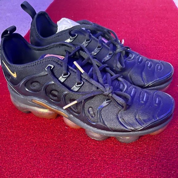 Nike vapor max black n gold - Picture 1 of 1